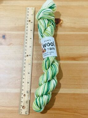 NWT Fancy Wool Yarn 50g 85% Australian Wool 🐑 10% Camel 🐪  5% Anti-Pilling Fiber
